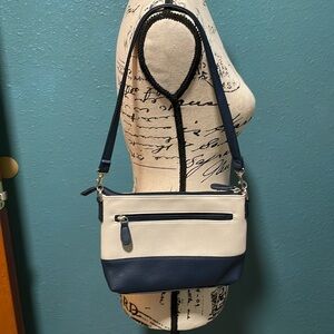 NWOT Stone Mountain small leather shoulder purse w/detachable strap/clutch